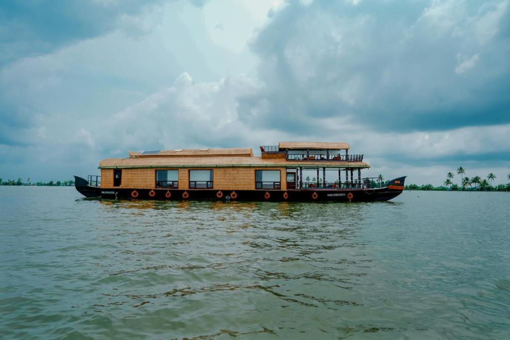 Hotel Why Not Houseboat Alappuzha Zewnętrze zdjęcie