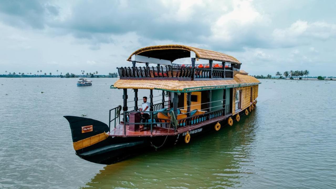 Hotel Why Not Houseboat Alappuzha Zewnętrze zdjęcie