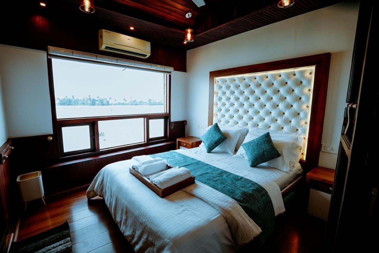 Hotel Why Not Houseboat Alappuzha Zewnętrze zdjęcie